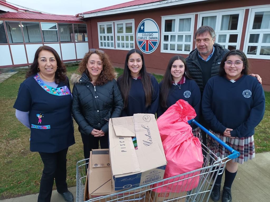 APORTE DE CONAF PARA ADULTOS MAYORES - COLEGIO CHARLES DARWIN | PUNTA ARENAS